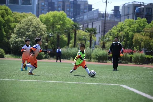 周琦16+17广东胜江苏 高诗岩26+10山东负同曦